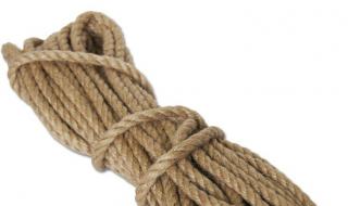 Come legarsi strettamente a uno stato di impotenza, con una corda, nastro adesivo, cintura a casa, per non slegarsi: allenamento